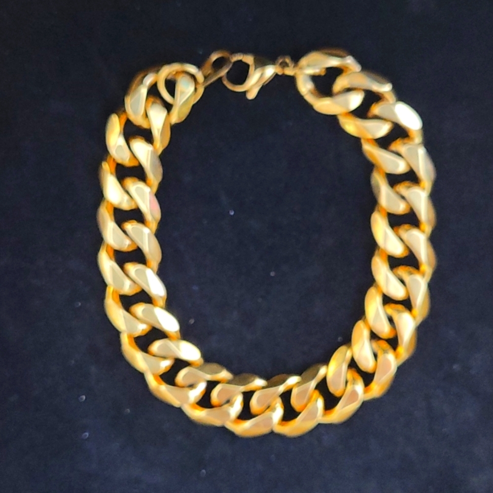 GoldChic 18 KARAT GOLD PLATED MIAMI CUBAN LINK BRACELET